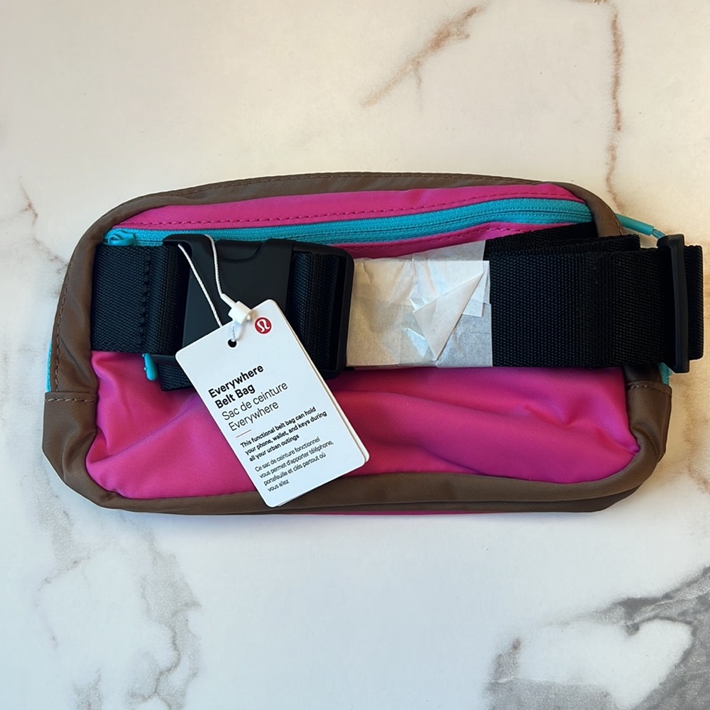 π Lululemon π NWT Everywhere Belt Bag Sonic Pink - Picture 7 of 7